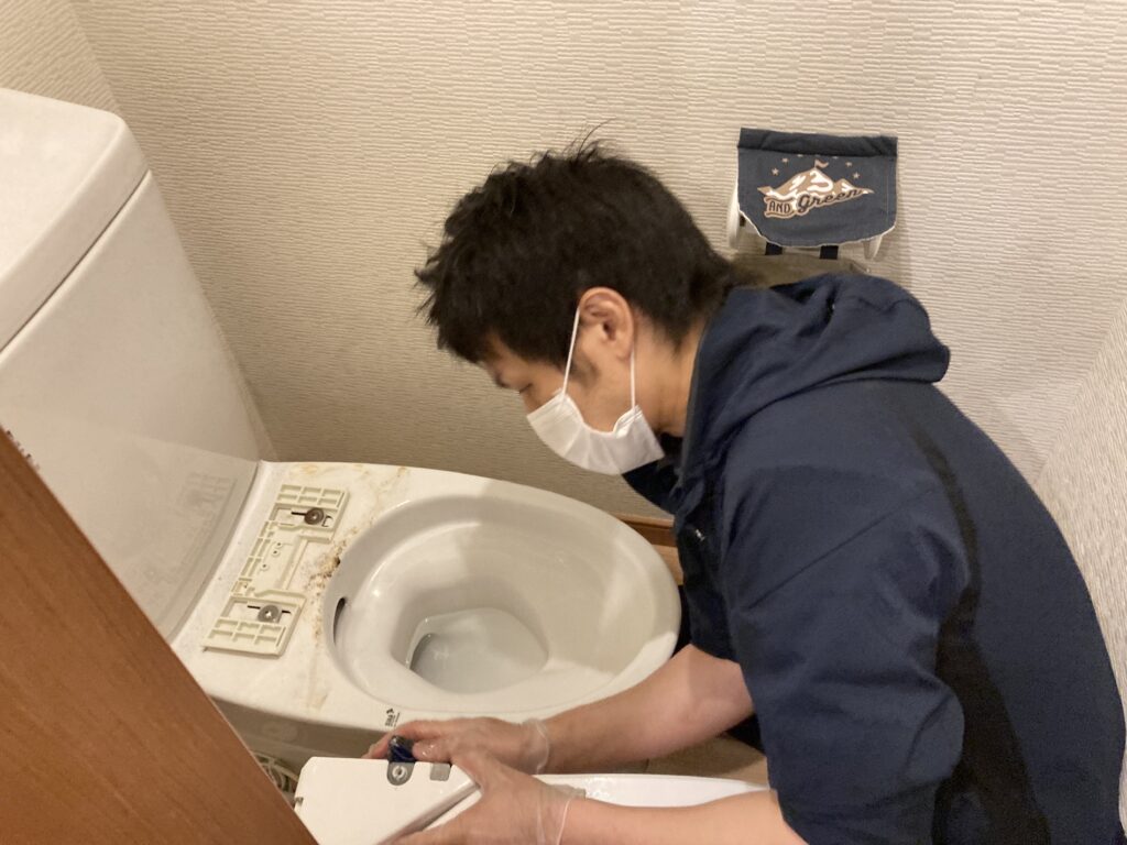 トイレ清掃の様子